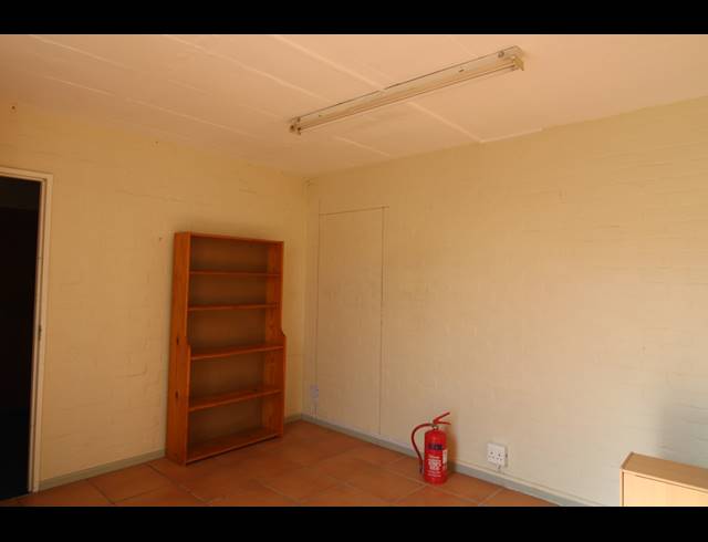 113M² BUILDING FOR SALE IN MAITLAND